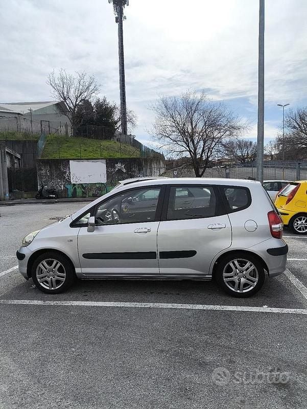 Usata Honda Jazz 83 CV (61 kW) 2004 Grigio Utilitaria