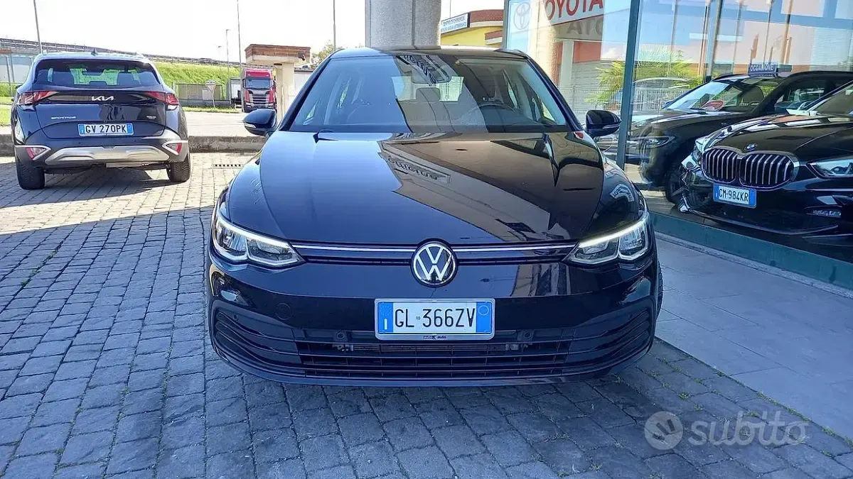 Usata VW Golf VIII Life 116 CV (85 kW) 2022 Nero Berlina