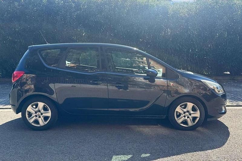 Usata Opel Meriva Cosmo 95 CV (69 kW) 2016 Nero Monovolume