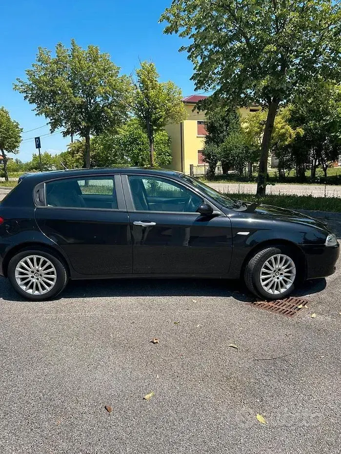 Usata Alfa Romeo 147 120 CV (88 kW) 2009 Nero Utilitaria