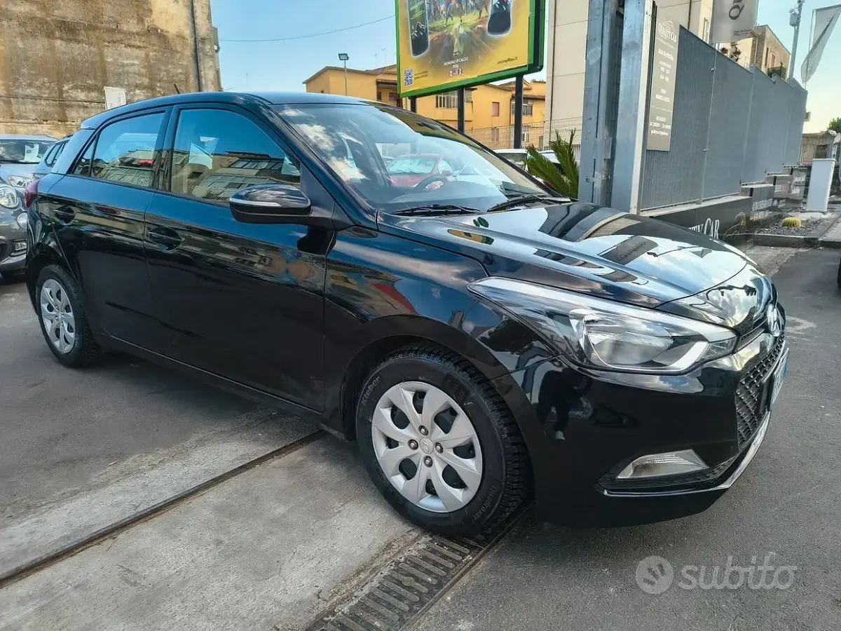 Usata Hyundai i20 75 CV (55 kW) 2017 Nero Berlina