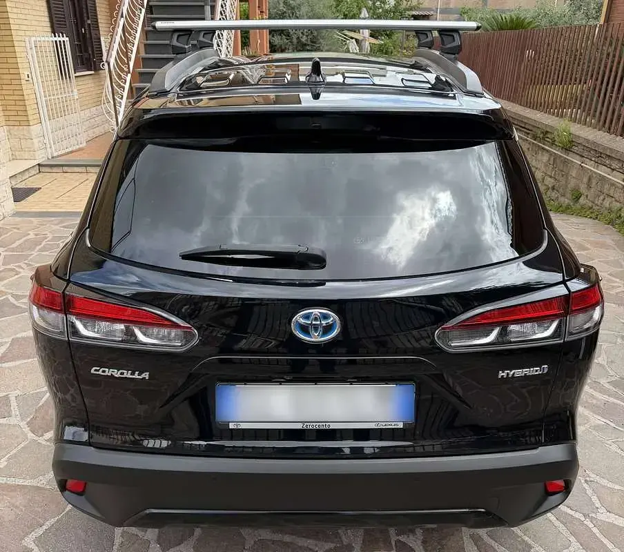 Usata Toyota Corolla Cross Lounge 152 CV (111 kW) 2022 Nero SUV