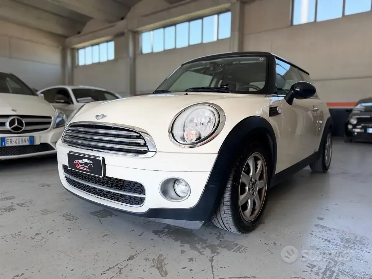 Usata Mini Cooper D Chili 109 CV (80 kW) 2009 Oro Utilitaria