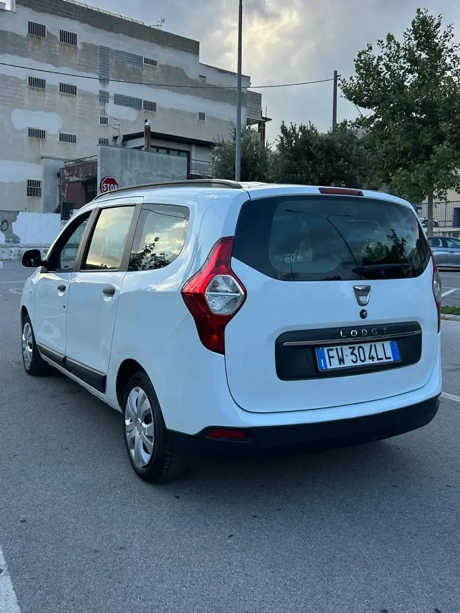 Usata Dacia Lodgy Essentiel 109 CV (80 kW) 2019 Bianco Monovolume