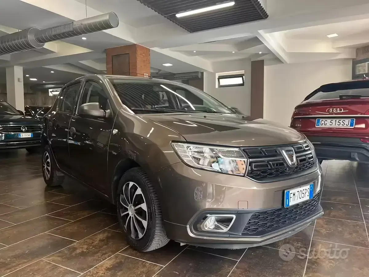 Usata Dacia Sandero Lauréate 73 CV (53 kW) 2018 Marrone Berlina