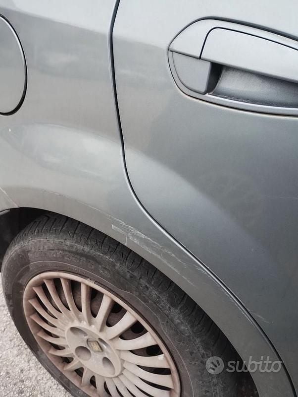 Usata 2009 Fiat Grande Punto Utilitaria | 1000 € (Super prezzo) - Immagine 1/4