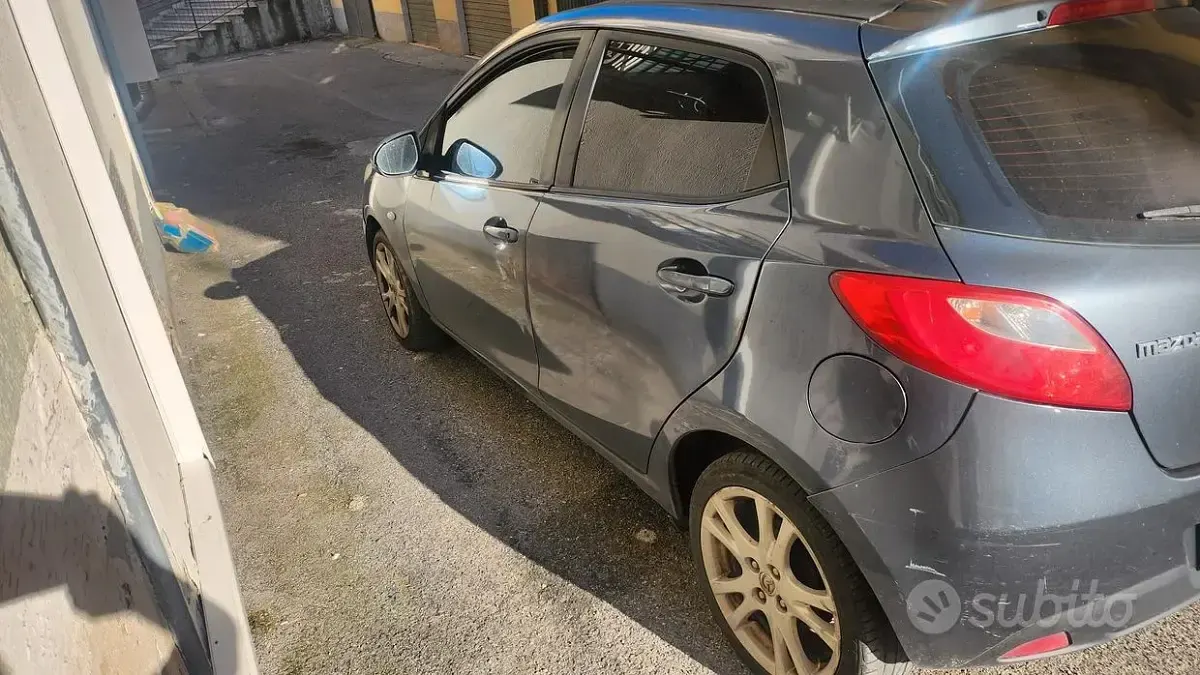 Usata Mazda 2 68 CV (50 kW) 2008 Nero Utilitaria