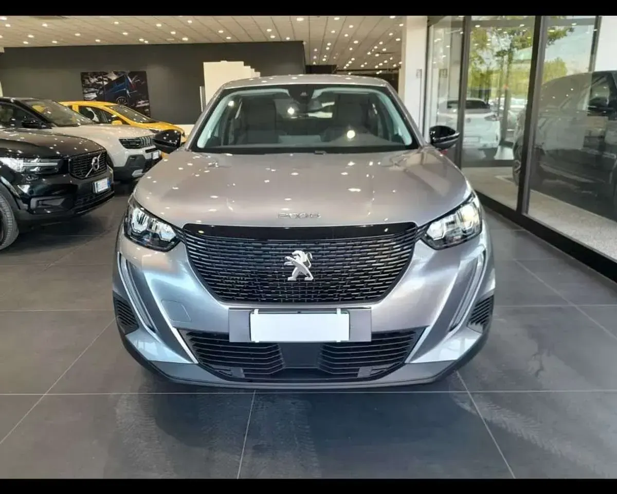 Usata Peugeot 2008 Active 110 CV (80 kW) 2022 Argento SUV