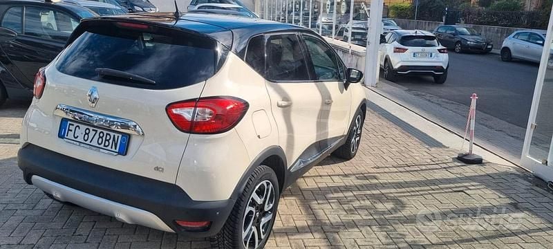 Usata Renault Captur Zen 90 CV (66 kW) 2016 Beige SUV