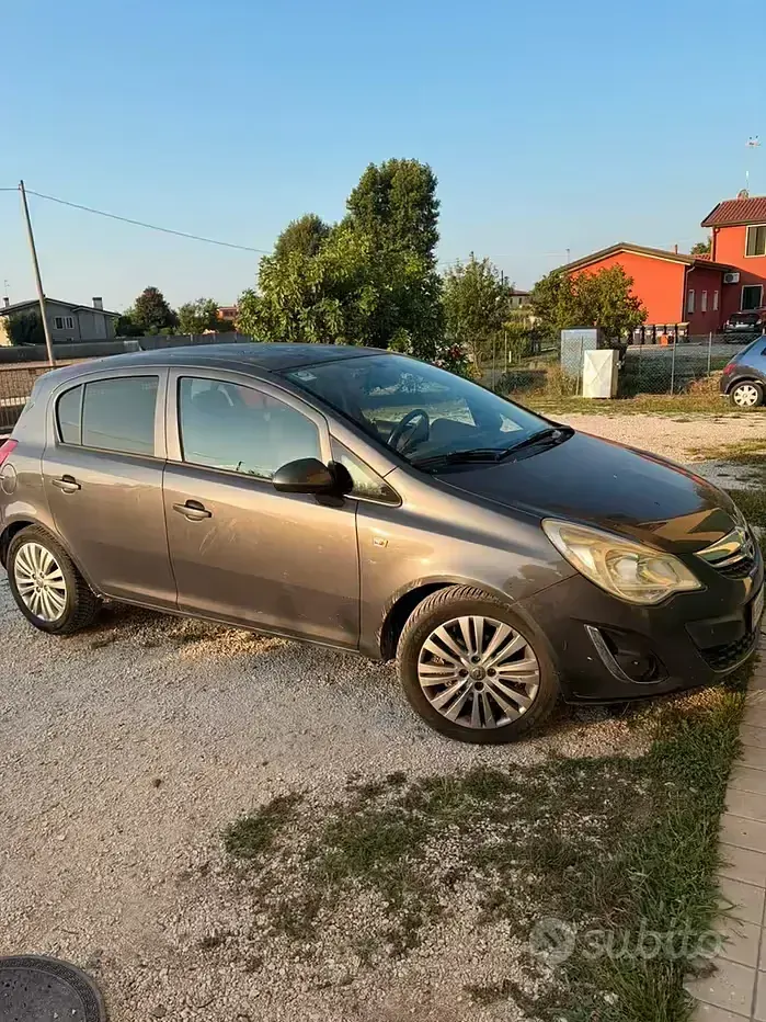 Usata Opel Corsa 80 CV (58 kW) 2011 Bluazzurro Utilitaria