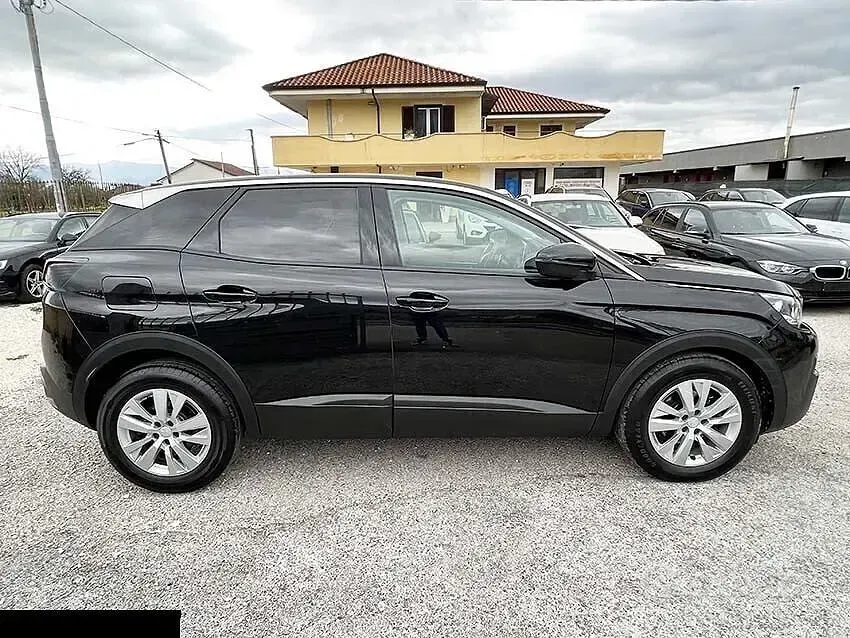 Usata Peugeot 3008 130 CV (95 kW) 2019 Nero SUV