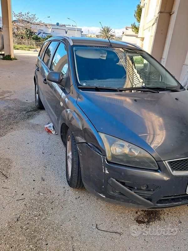 Usata Ford Focus 109 CV (80 kW) 2007 Marrone Station wagon