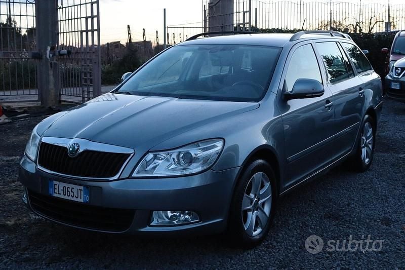 Usata Skoda Octavia Elegance 105 CV (77 kW) 2012 Grigio Station wagon