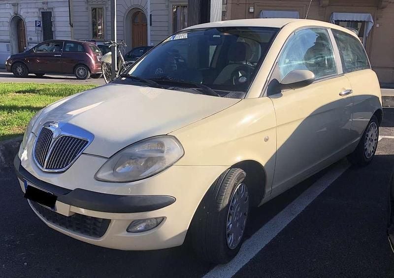 Usata Lancia Ypsilon 60 CV (44 kW) 2005 Beige Utilitaria