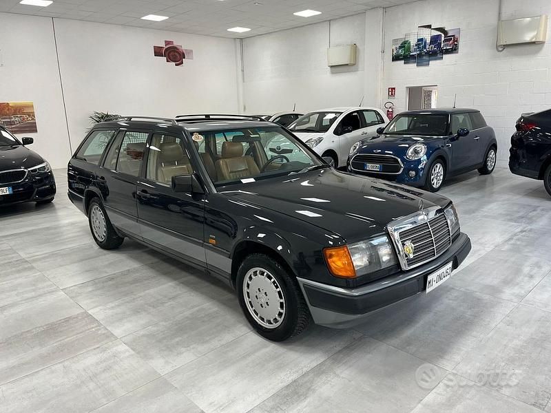 Usata Mercedes 200 Edition 122 CV (89 kW) 1989 Grigio Station wagon