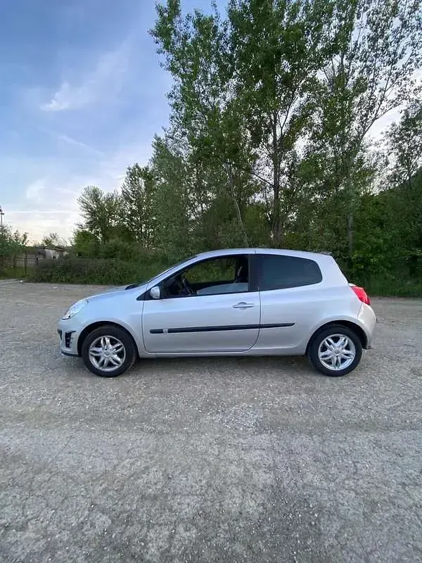 Usata Renault Clio II Dynamique 75 CV (55 kW) 2007 Berlina