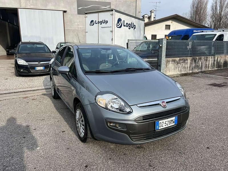 Grigio Usata 2010 Fiat Punto Evo Active Due volumi | 3900 € (Buon prezzo) - Immagine 1/4