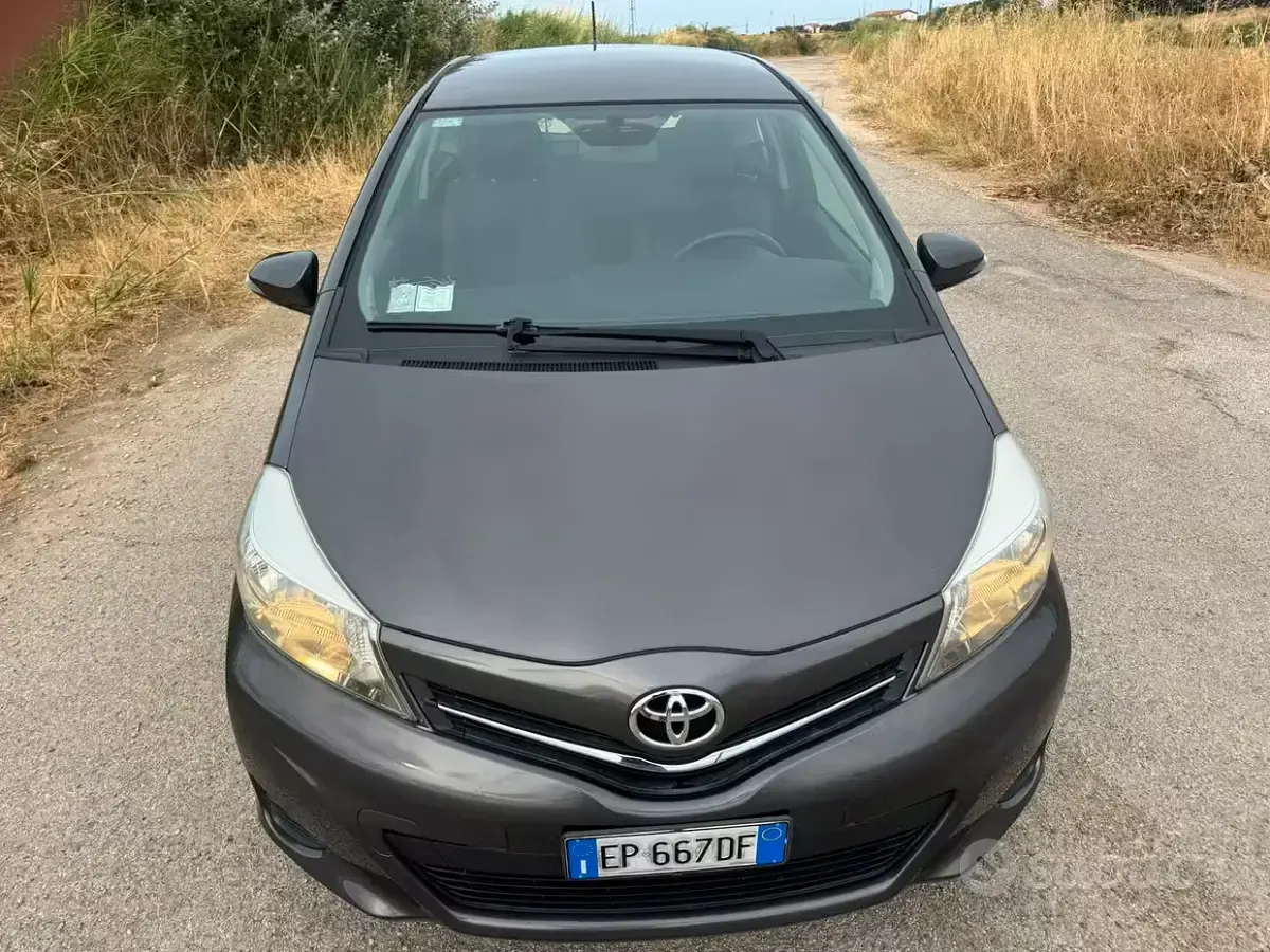 Usata Toyota Yaris 99 CV (72 kW) 2013 Utilitaria
