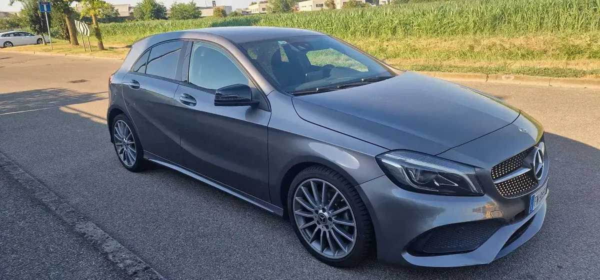 Usata Mercedes A180 Premium 109 CV (80 kW) 2018 Grigio Berlina