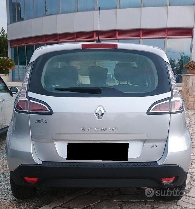 Usata Renault Scénic III 110 CV (80 kW) 2012 Grigio Monovolume