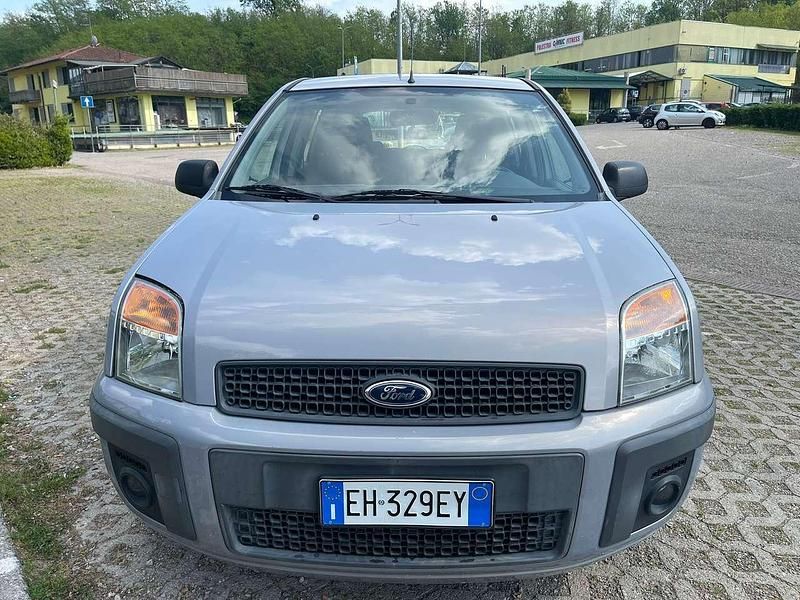 Usata Ford Fusion 80 CV (58 kW) 2011 Argento Utilitaria