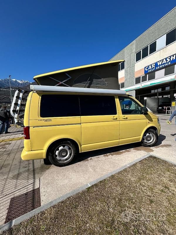 Usata VW California Beach 140 CV (102 kW) 2011 Giallo Furgone