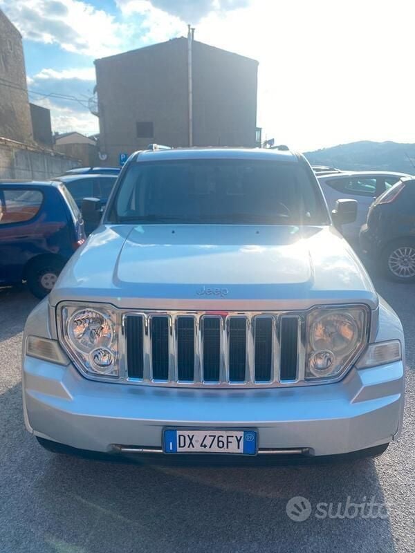 Usata Jeep Cherokee 163 CV (119 kW) 2009 Grigio SUV