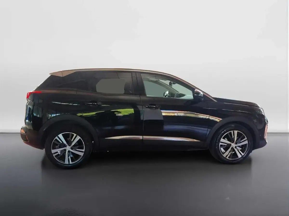 Usata Peugeot 3008 Allure 131 CV (96 kW) 2023 Nero SUV