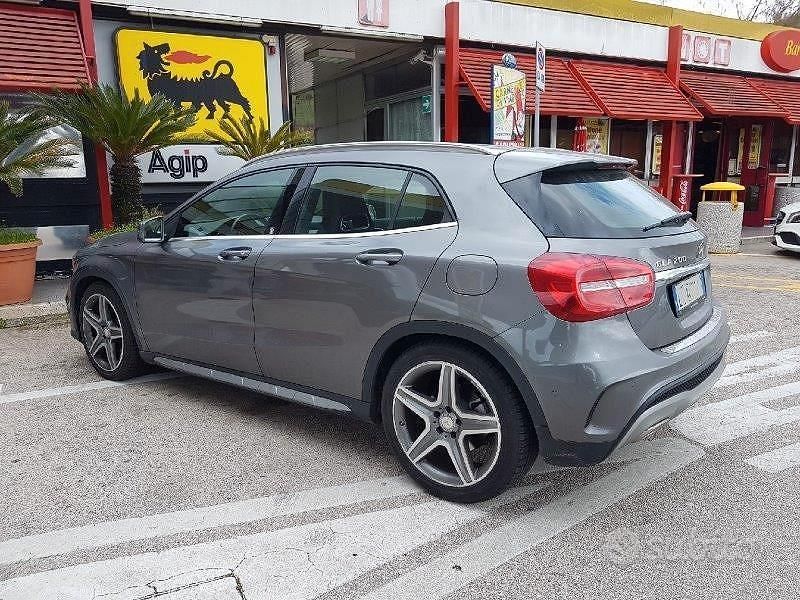 Usata Mercedes GLA200 Premium Plus 136 CV (100 kW) 2015 Grigio SUV