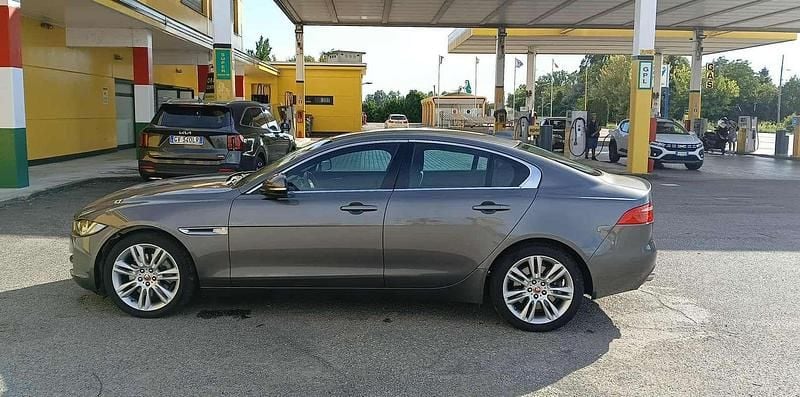 Usata Jaguar XE R-Dynamic 180 CV (132 kW) 2020 Berlina