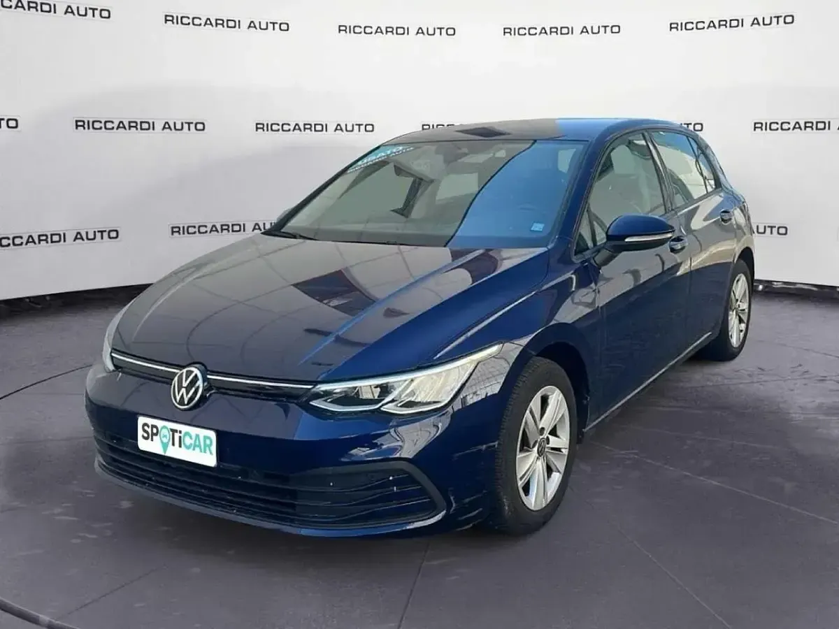 Usata VW Golf VIII Life 131 CV (96 kW) 2020 Berlina