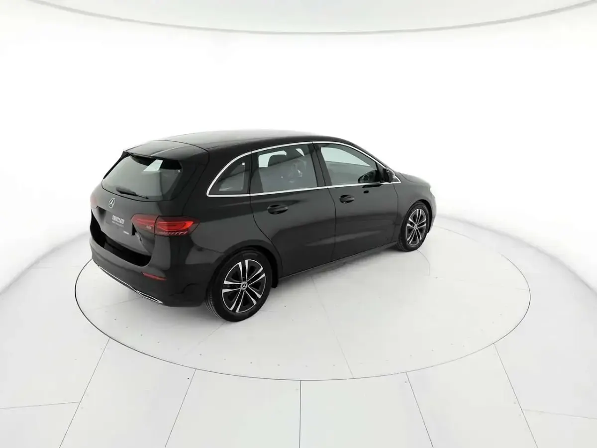 Usata Mercedes B180 Advanced 116 CV (85 kW) 2023 Nero Utilitaria