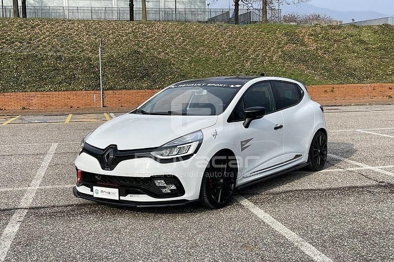 Second-hand Renault Clio IV Trophy 220 CP (161 kW) 2017 Alb Berlinǎ