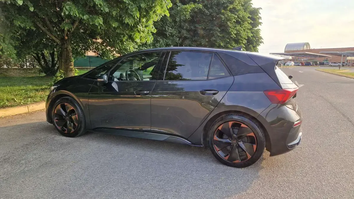 Usata Cupra Born 150 kW (204 CV) 2023 Nero Utilitaria
