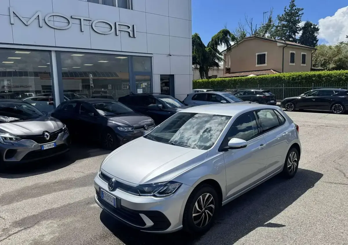 Usata VW Polo Life 80 CV (58 kW) 2024 Reflex silver met Utilitaria
