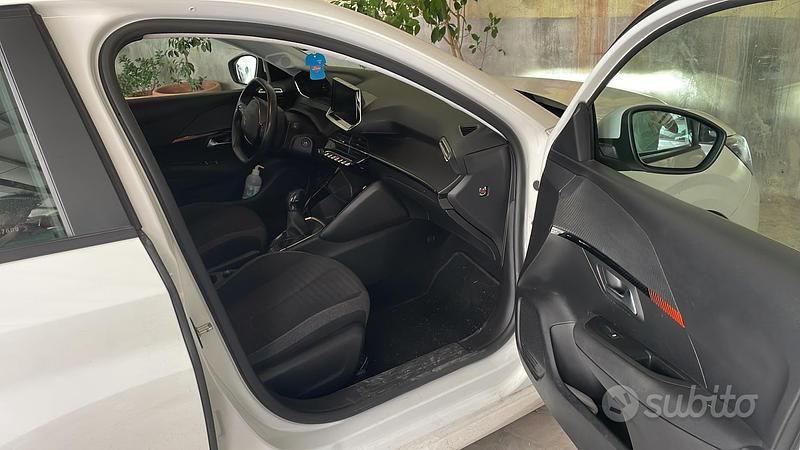 Usata Peugeot 208 102 CV (75 kW) 2020 Utilitaria