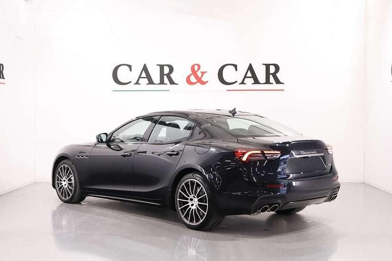 Usata Maserati Ghibli 430 CV (316 kW) 2024 Grigio maratea metallescente Coupé