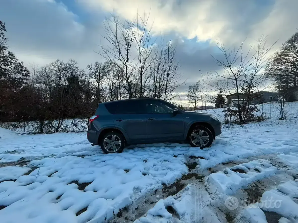 Usata Toyota RAV4 150 CV (110 kW) 2009 Grigio SUV