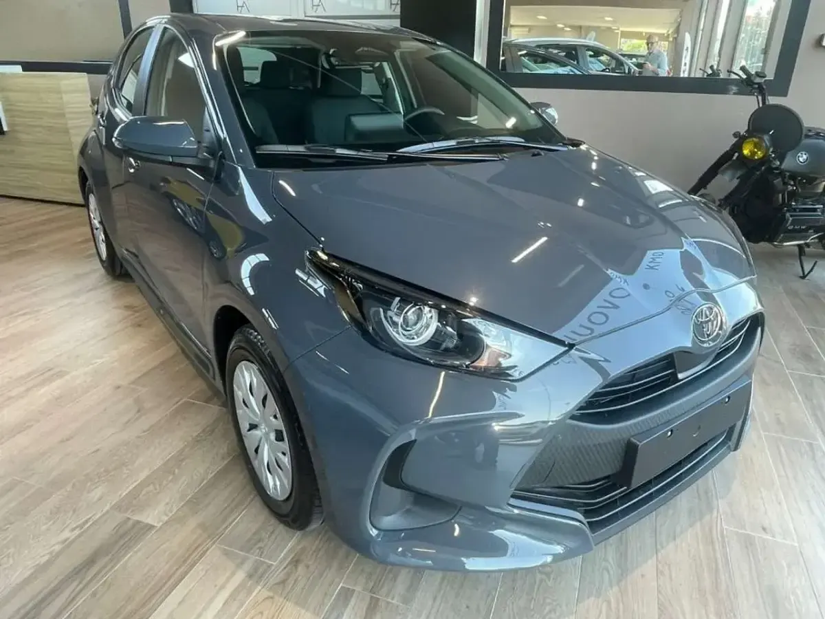 Nuova Toyota Yaris Hybrid Active 92 CV (67 kW) 2026 Bianco Berlina