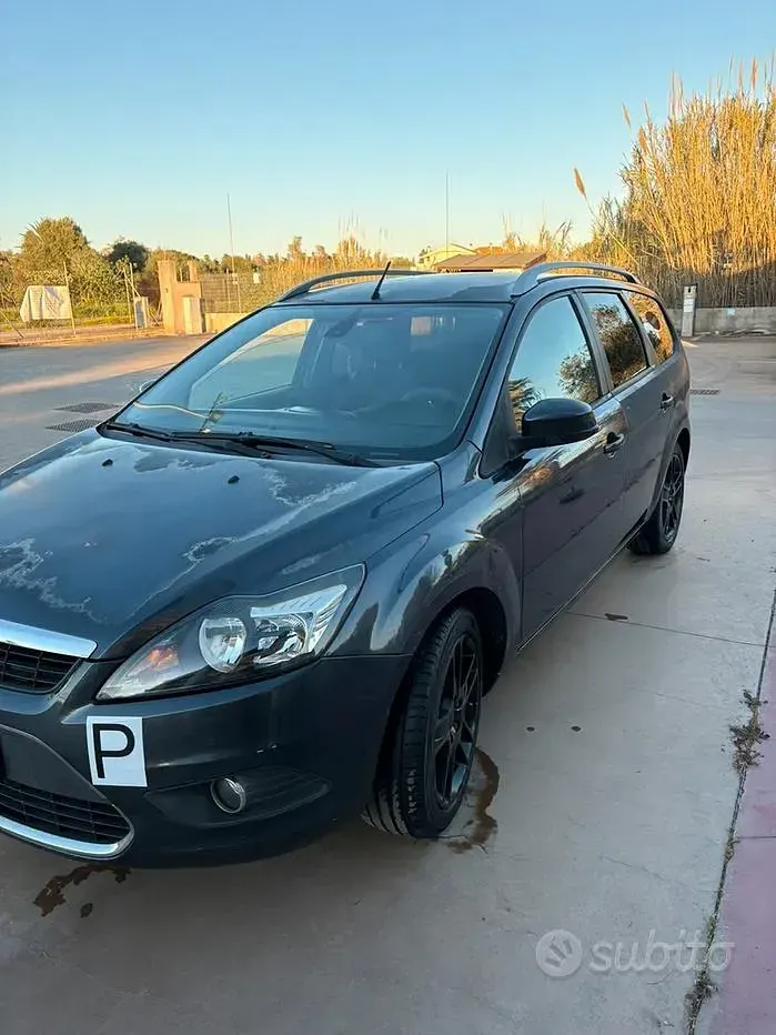 Usata Ford Focus 100 CV (73 kW) 2009 Grigio Station wagon