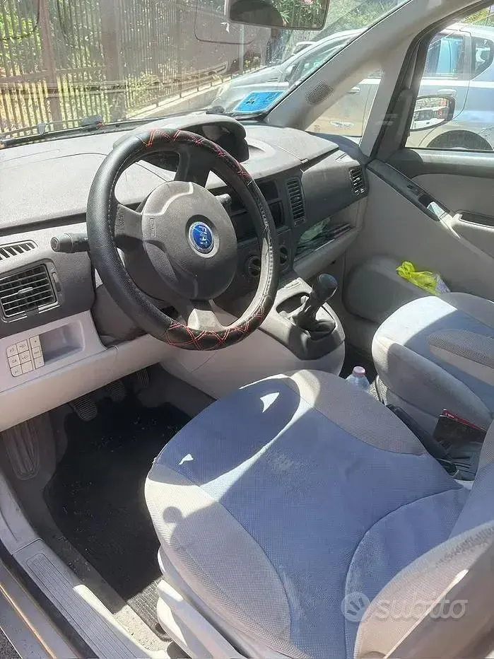 Usata Fiat Idea 69 CV (50 kW) 2004 Grigio Monovolume