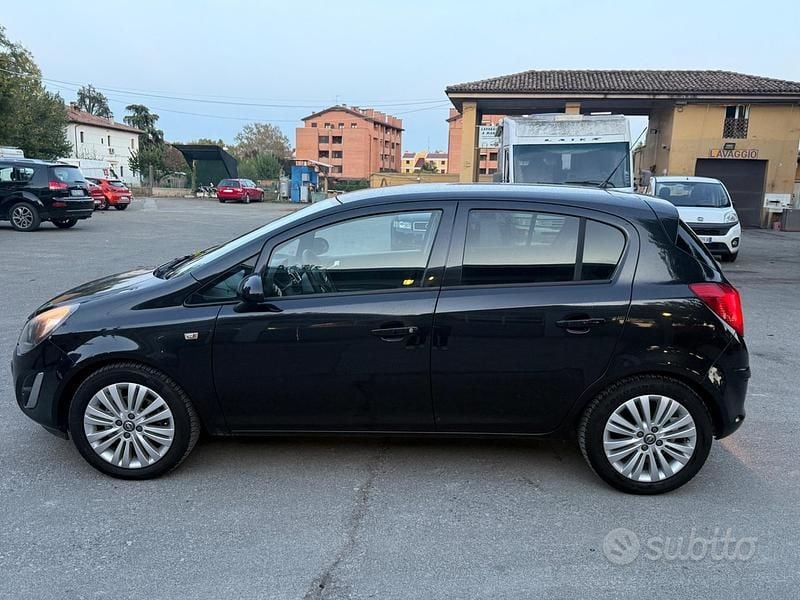 Usata Opel Corsa Edition 85 CV (62 kW) 2014 Nero Berlina