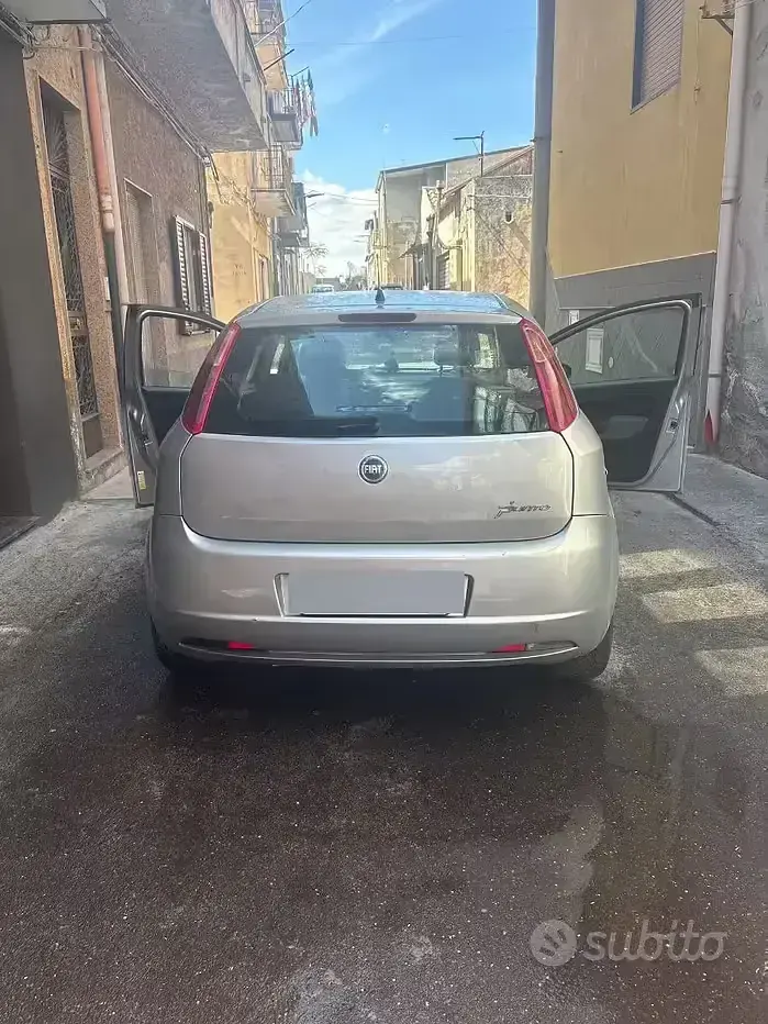 Usata Fiat Grande Punto 75 CV (55 kW) 2007 Grigio Utilitaria