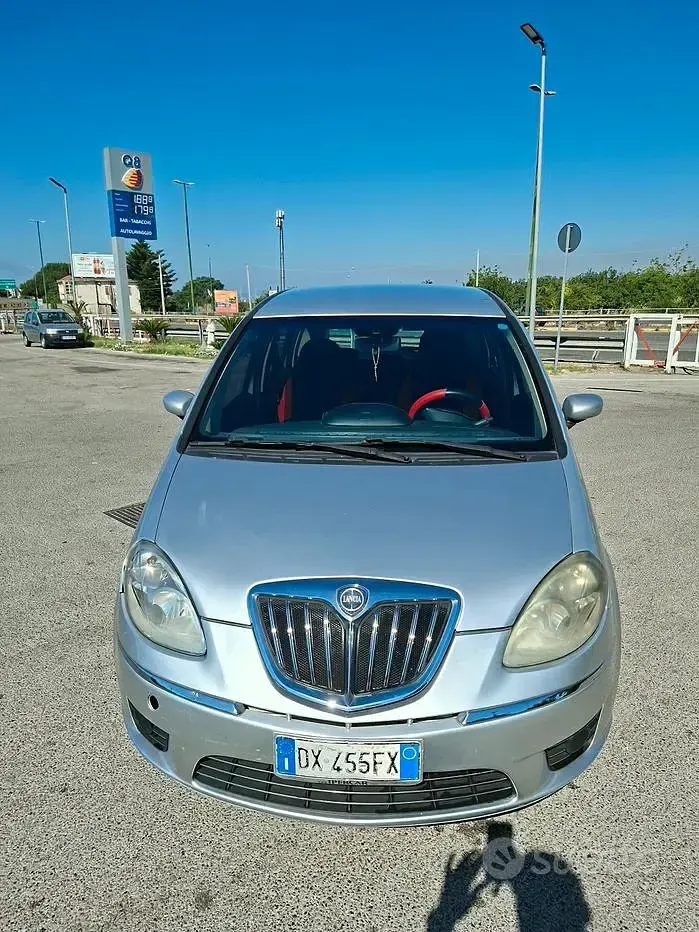 Usata Lancia Musa 90 CV (66 kW) 2009 Grigio Monovolume