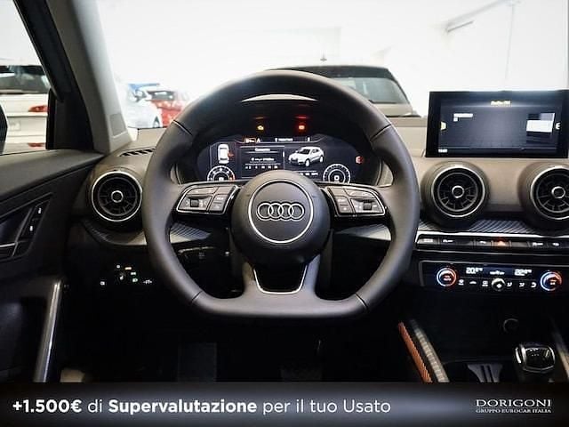 Usata Audi Q2 Ambiente 150 CV (110 kW) 2022 Grigio freccia perla SUV