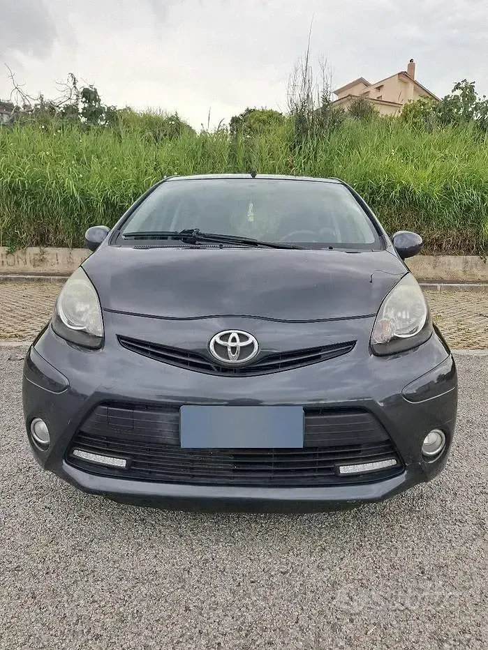Usata Toyota Aygo 68 CV (50 kW) 2013 Grigio Utilitaria