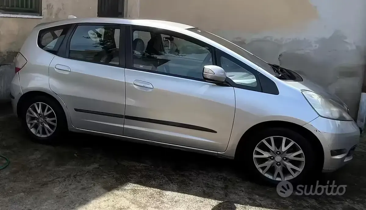 Usata Honda Jazz 99 CV (72 kW) 2010 Grigio Utilitaria