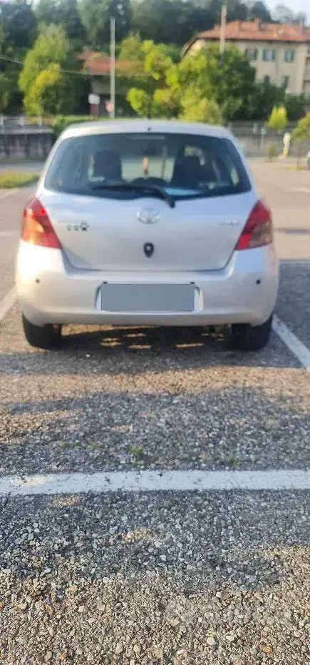 Usata Toyota Yaris 69 CV (50 kW) 2008 Grigio Utilitaria