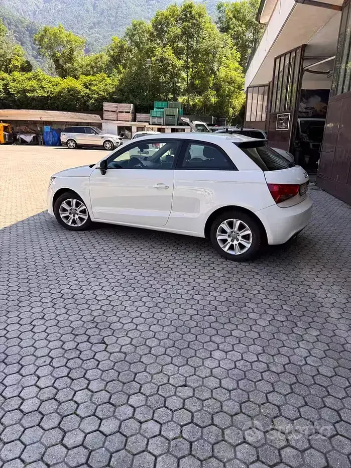 Usata Audi A1 Ambition 90 CV (66 kW) 2012 Bianco Utilitaria