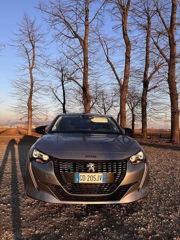 Usata Peugeot 208 Allure 101 CV (74 kW) 2020 Utilitaria